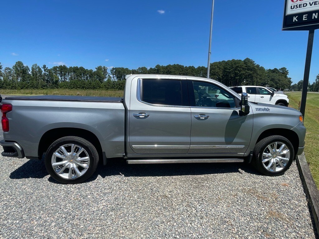 2024 Chevrolet Silverado 1500 High Country photo 2