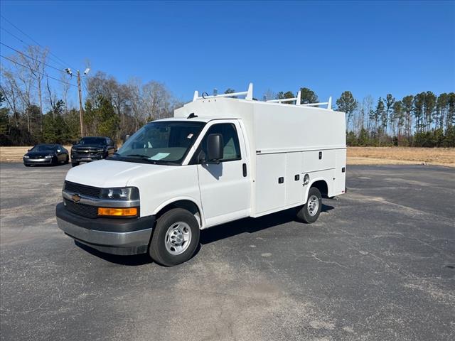 2024 Chevrolet Express Cutaway Base's photo