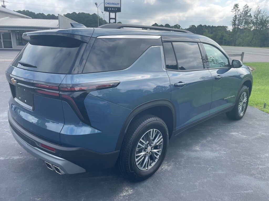 2025 Chevrolet Traverse photo 2