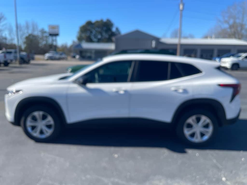 Used 2025 Chevrolet Trax LS LS Crossover