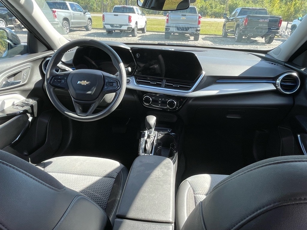 Used 2024 Chevrolet Trax LT LT Crossover