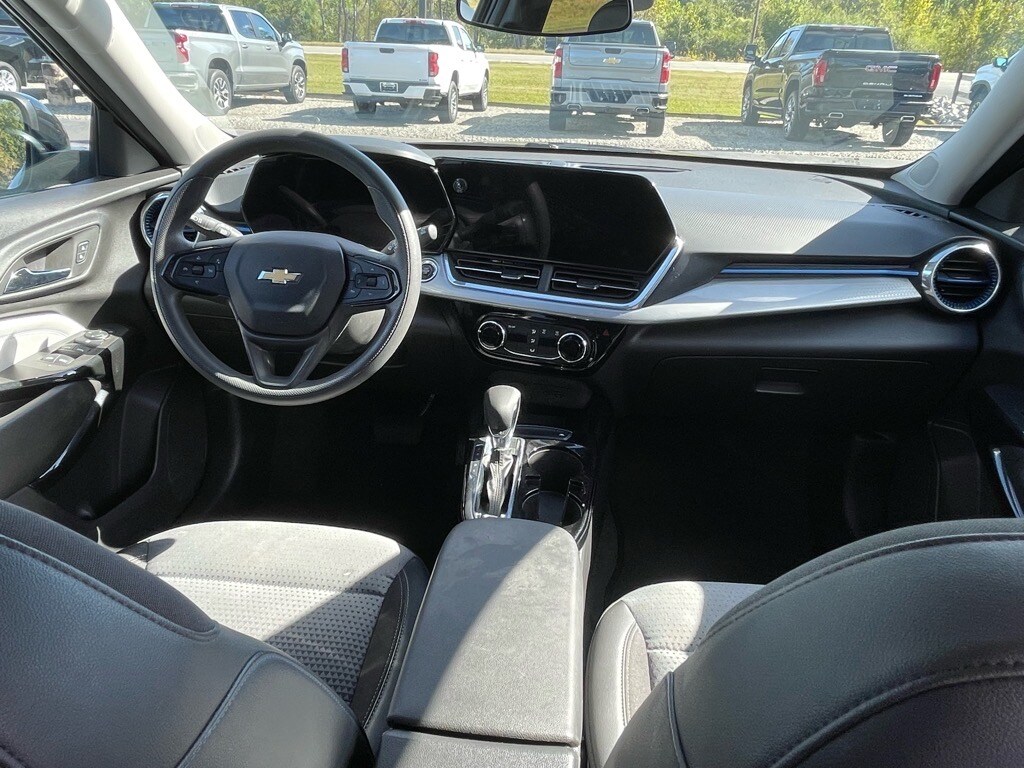 2024 Chevrolet Trax LT photo 4