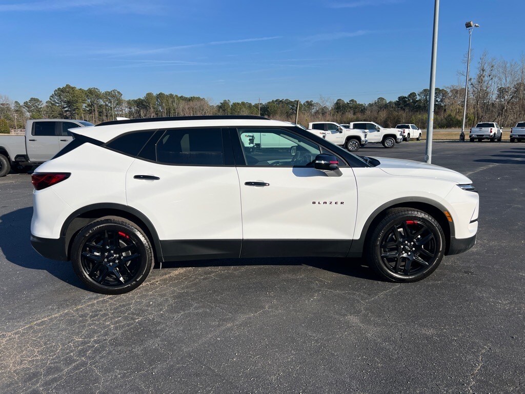2025 Chevrolet Blazer 3LT photo 2