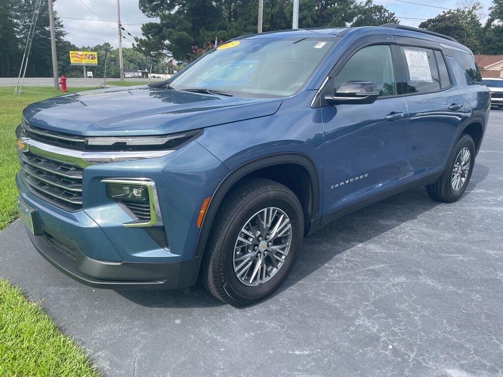 New 2025 Chevrolet Traverse LT SUV