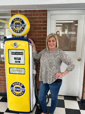 Staff member Wanda Allen from d2f4f78e6cbb