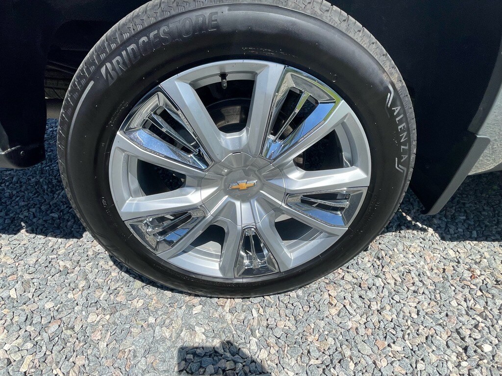 2024 Chevrolet Silverado 1500 High Country photo 3