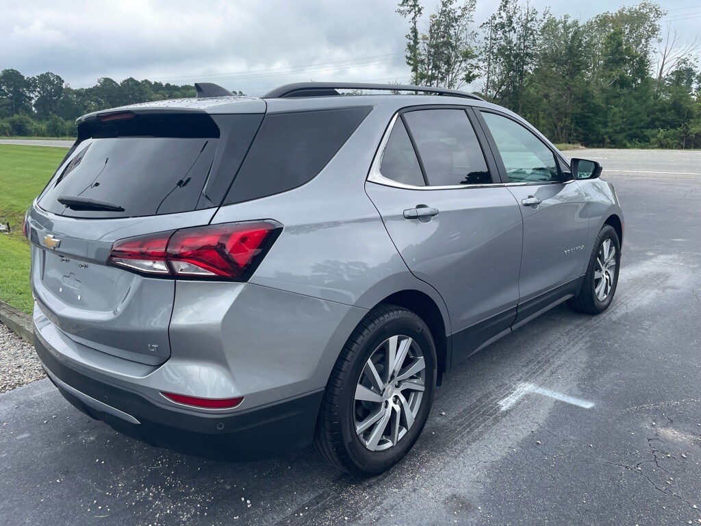 2024 Chevrolet Equinox LT photo 2