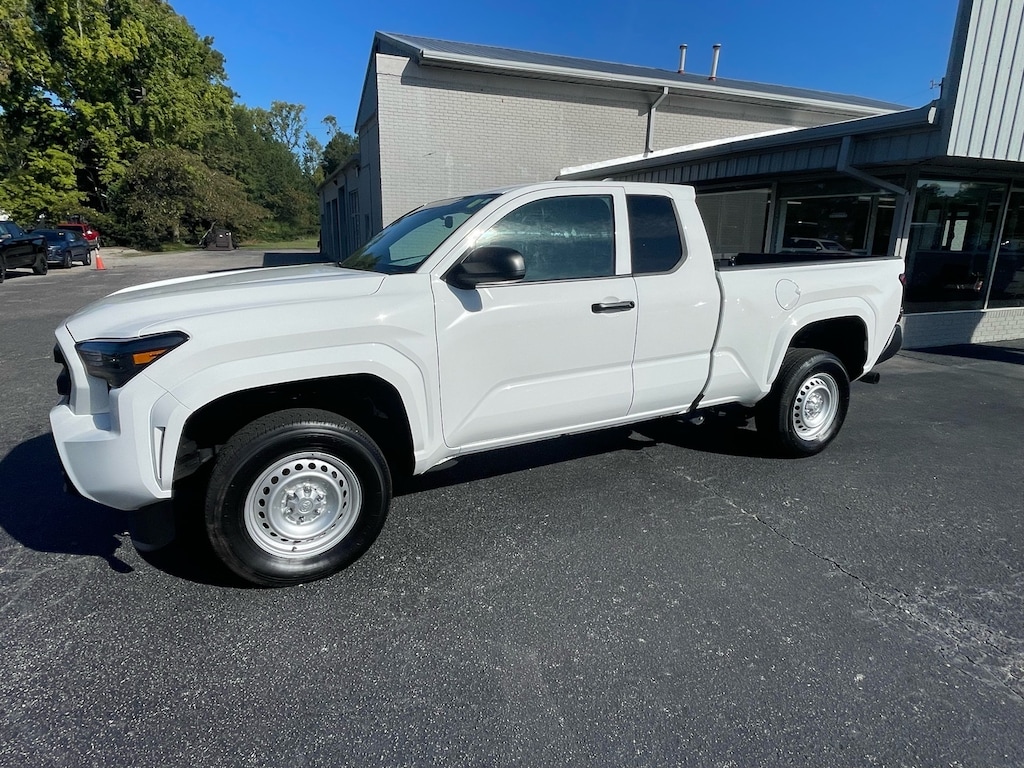 Used 2026 Toyota Tacoma SR 4x2 SR XtraCab 6.1 ft LB