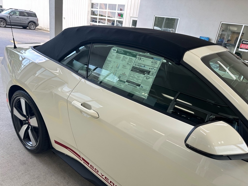 2025 Ford Mustang GT Premium Convertible - Photo 11