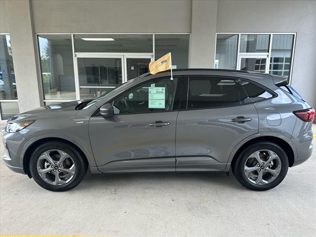 2023 Ford Escape ST-Line photo 2