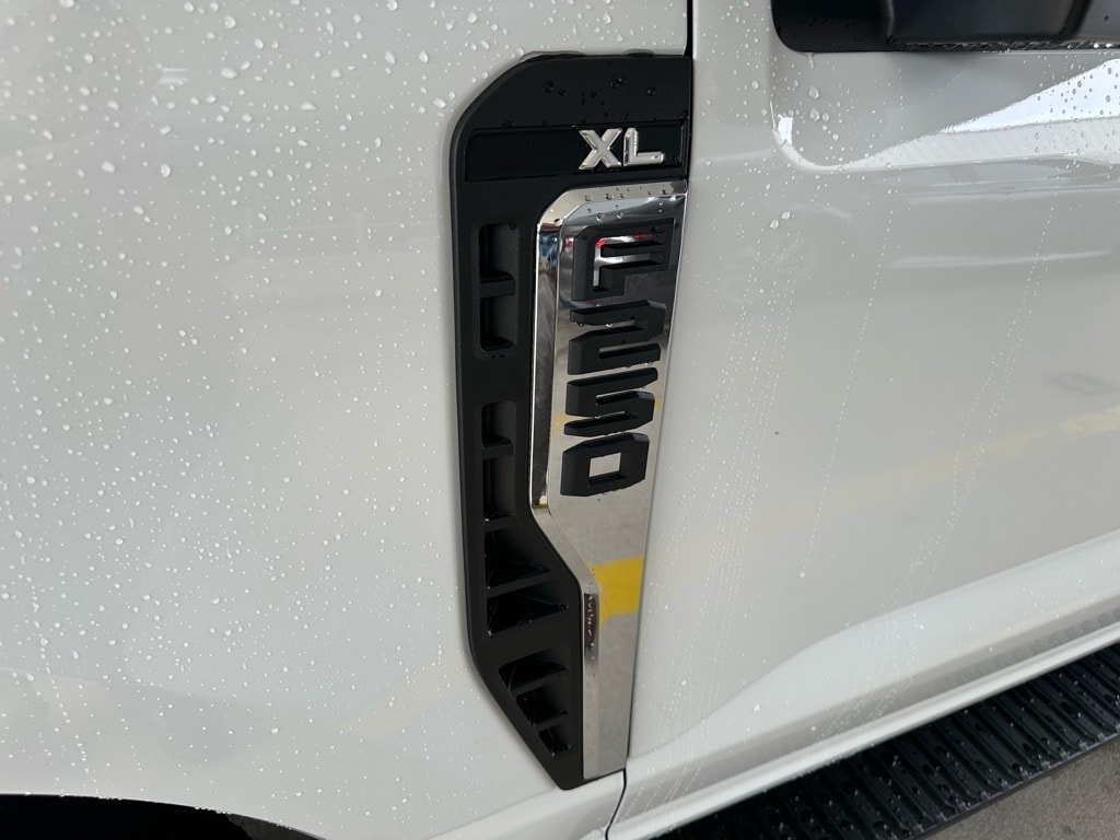 New 2025 Ford F-250 Super Duty XL 4x4 XL Regular Cab 8 ft. LB Pickup