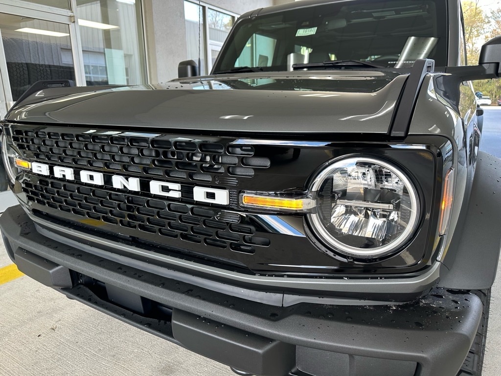 2025 Ford Bronco 4-Door Big Bend's photo