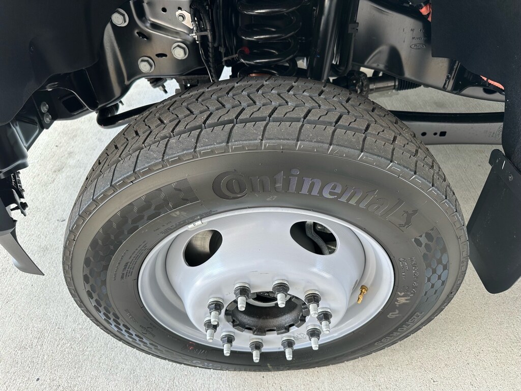 New 2026 Ford F-450 Super Duty XL 4x4 Crew Cab Chassis DRW/179-in