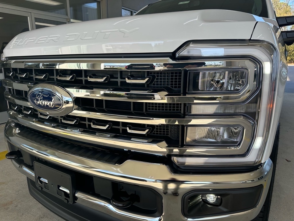 New 2026 Ford F-250 Super Duty Lariat 4x4 Lariat Crew Cab 6.8 ft. SB Pickup