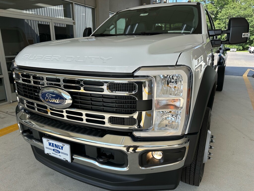 New 2026 Ford F-450 Super Duty XL 4x4 Crew Cab Chassis DRW/179-in