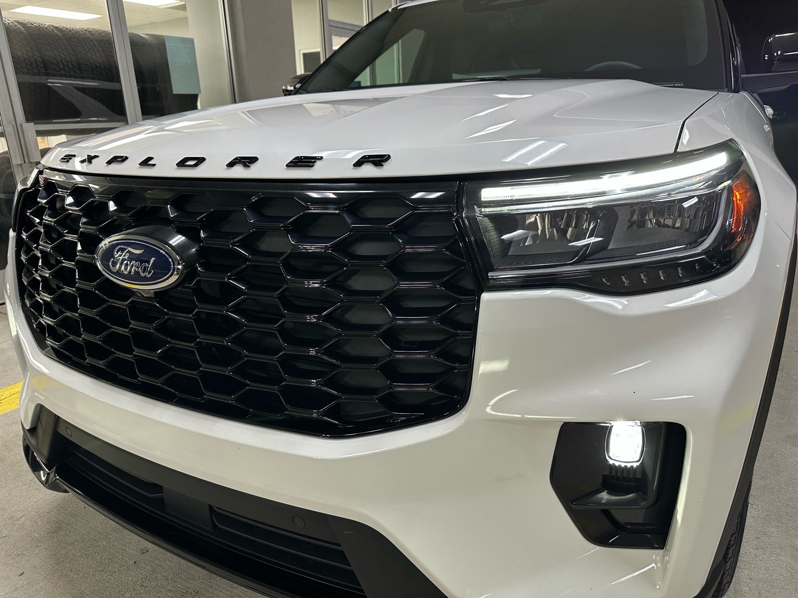 2025 Ford Explorer ST-LINE RWD (PL535)'s photo