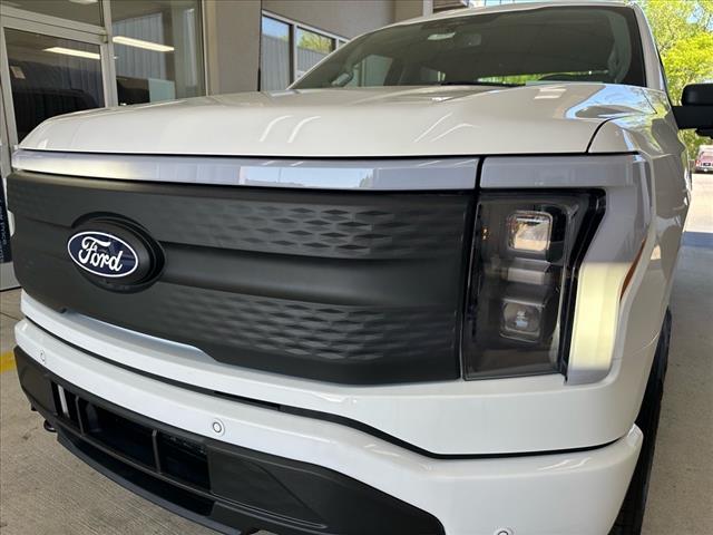 2025 Ford F-150 Lightning Flash's photo