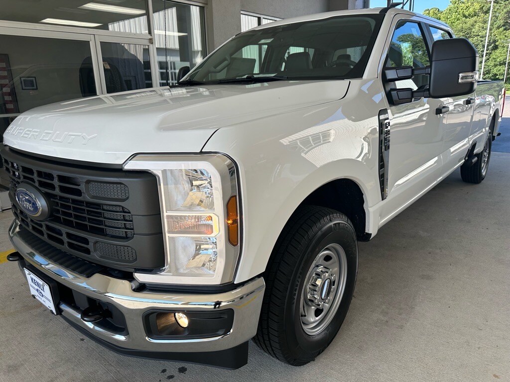 2025 Ford F-350 XL photo 2