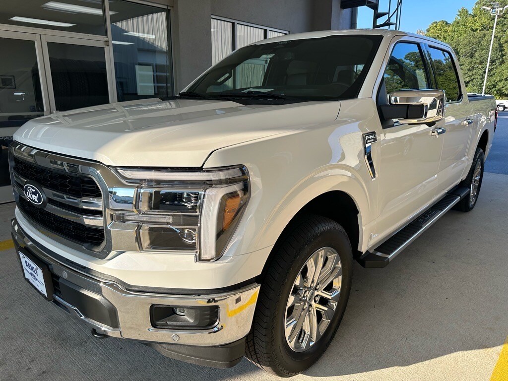 2025 Ford F-150 Lariat photo 2