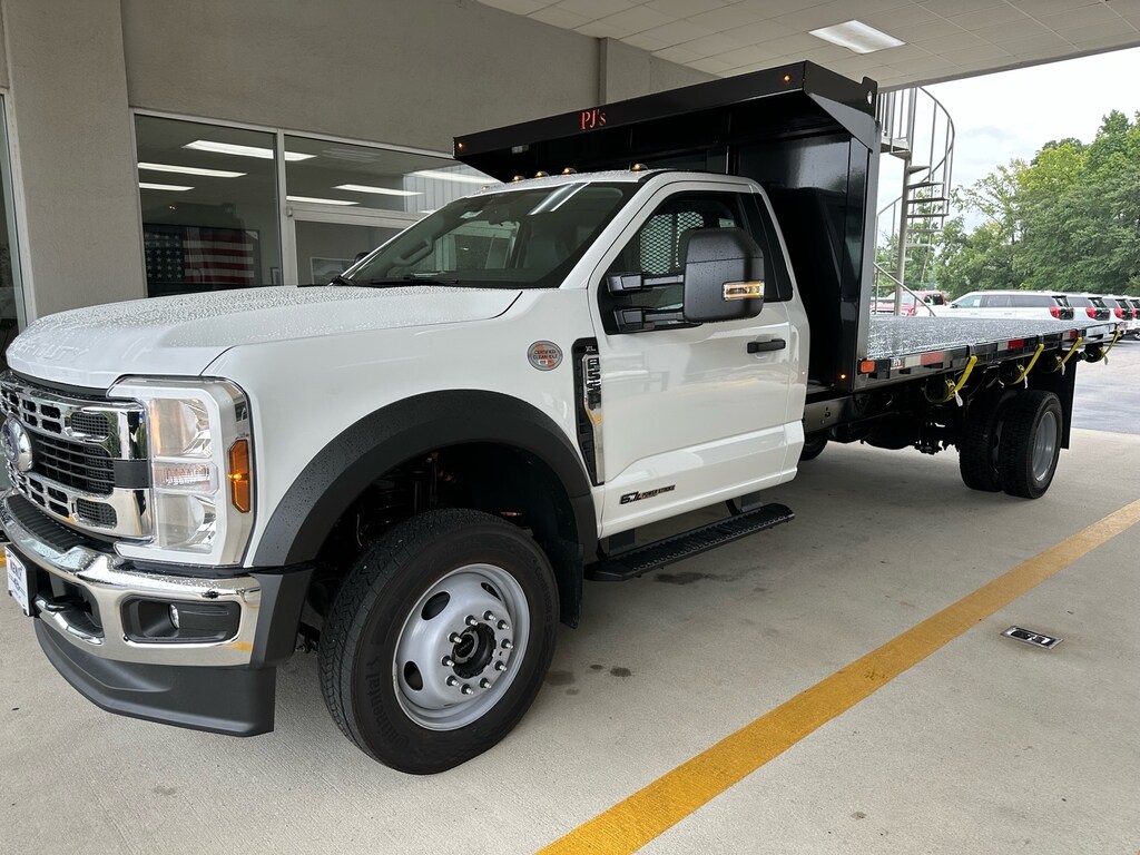 New 2026 Ford F-550 4x4 XL R/C w/PJs 16-ft Flatbed Scissor Lift w/PJs 16-ft FLATBED SCISSOR LIFT