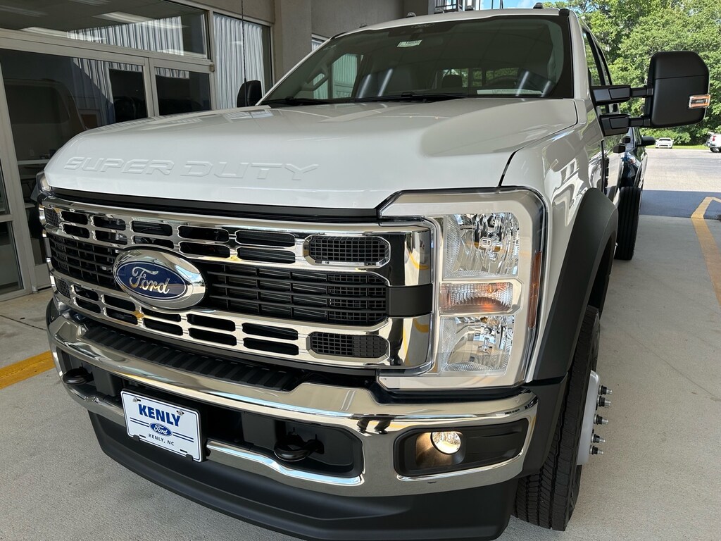 New 2026 Ford F-450 Super Duty XL 4x4 Crew Cab Chassis DRW/179-in