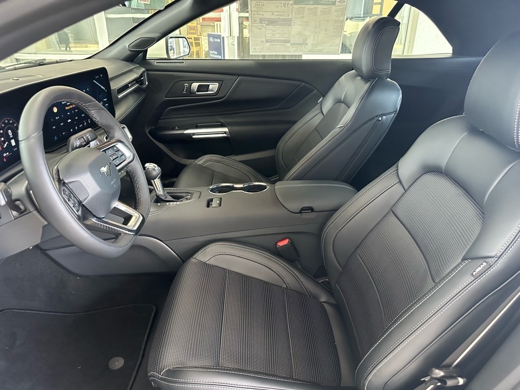 2025 Ford Mustang GT Premium Convertible - Photo 18