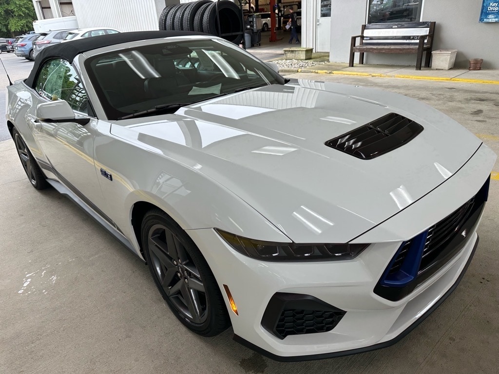 2025 Ford Mustang GT Premium Convertible - Photo 8