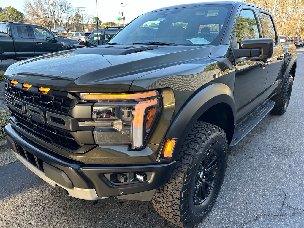 New 2026 Ford F-150 Raptor 4x4 Raptor SuperCrew 5.5 ft. SB