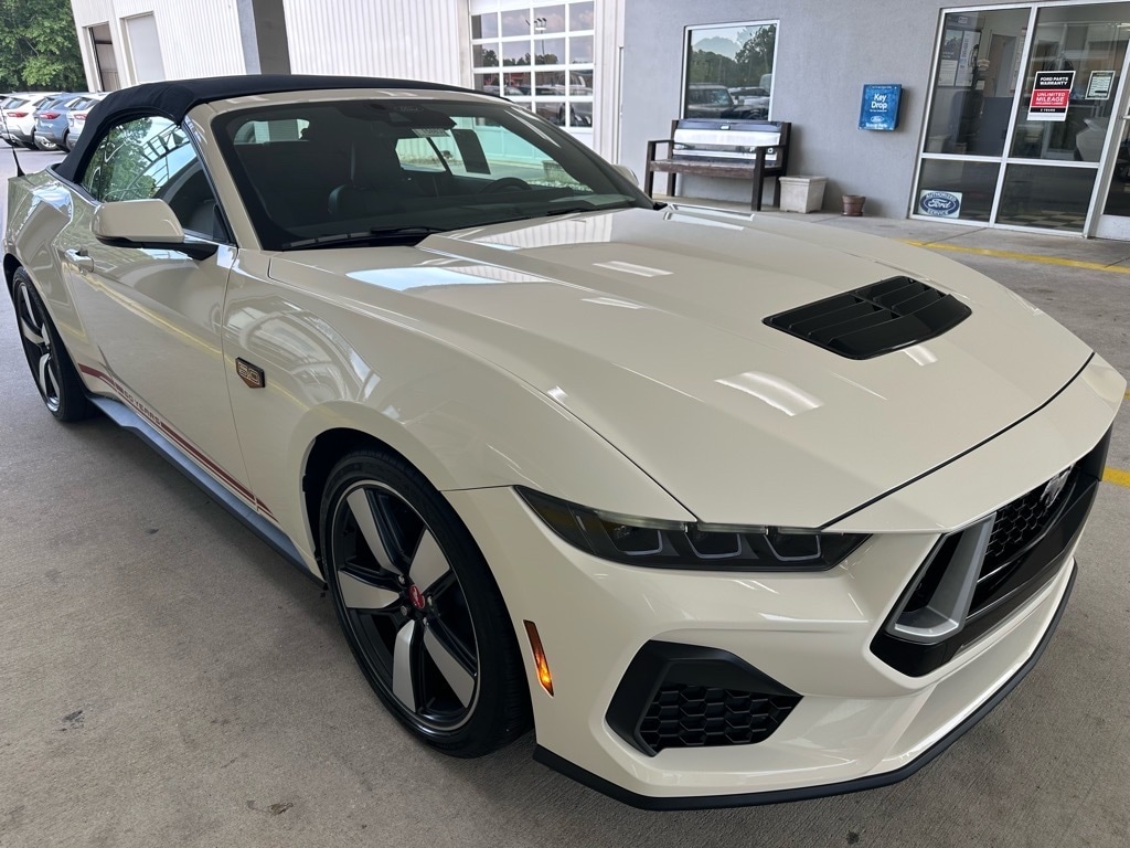 2025 Ford Mustang GT Premium Convertible - Photo 9