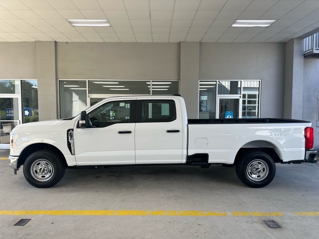 New 2025 Ford F-350 Super Duty XL 4x2 XL Crew Cab 8 ft. LB SRW Pickup