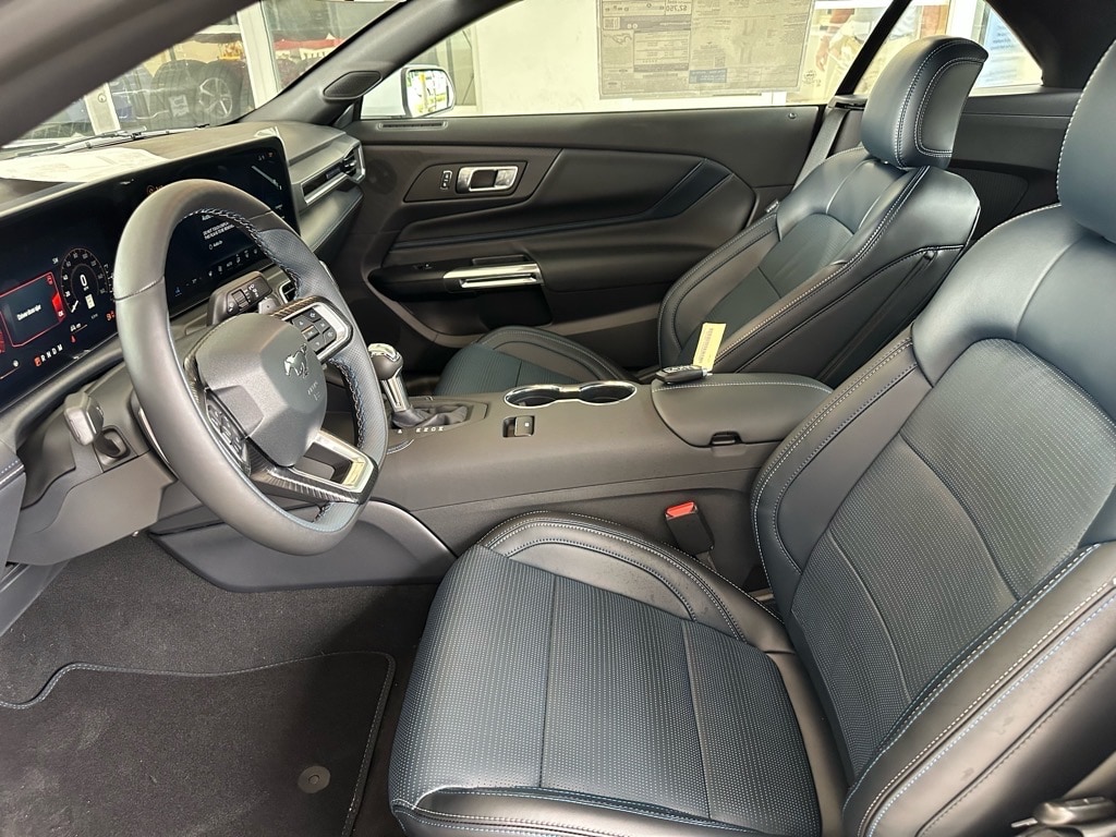 2025 Ford Mustang GT Premium Convertible - Photo 17