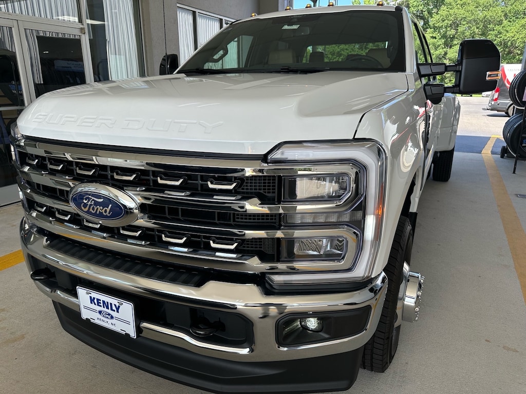 New 2026 Ford F-350 Super Duty Lariat 4x4 Lariat Crew Cab 8 ft. LB DRW Pickup