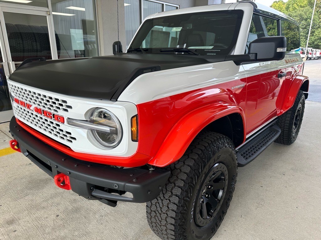 2025 Ford Bronco First Edition photo 2