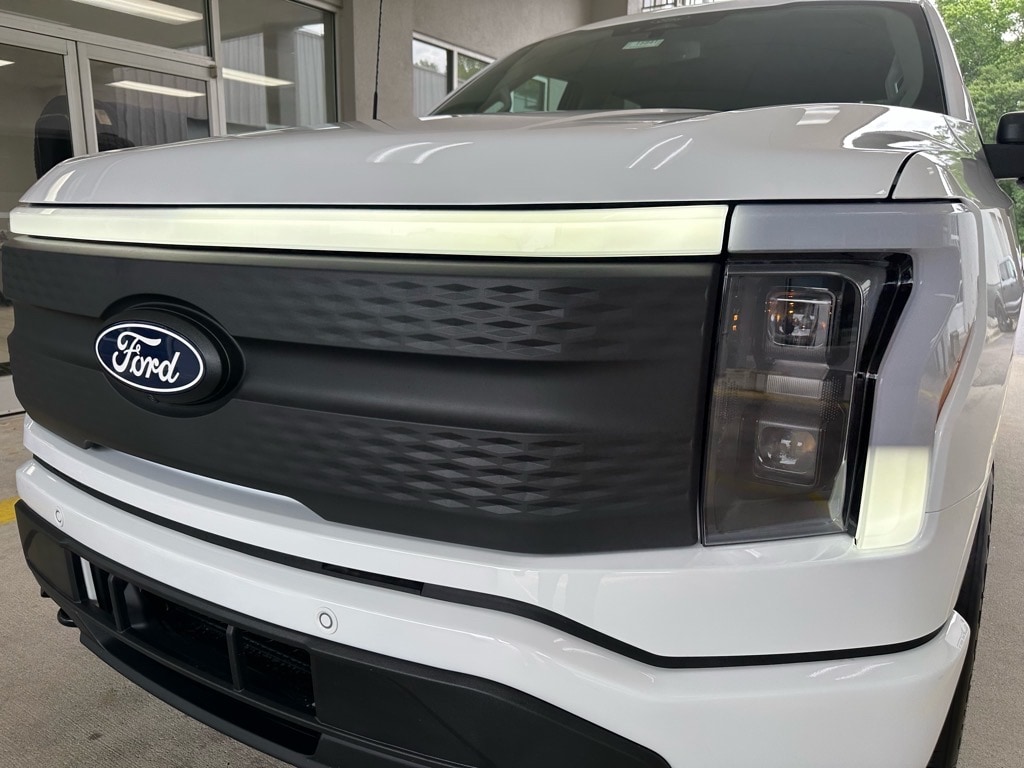 2025 Ford F-150 Lightning Flash's photo
