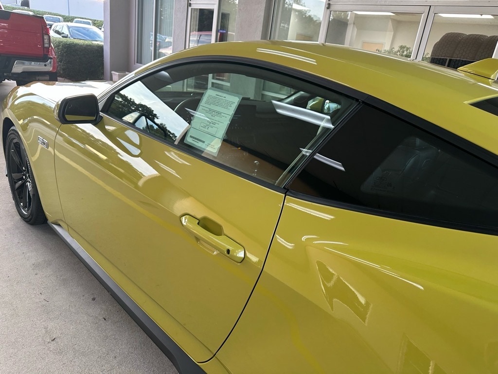 2025 Ford Mustang GT Fastback - Photo 13