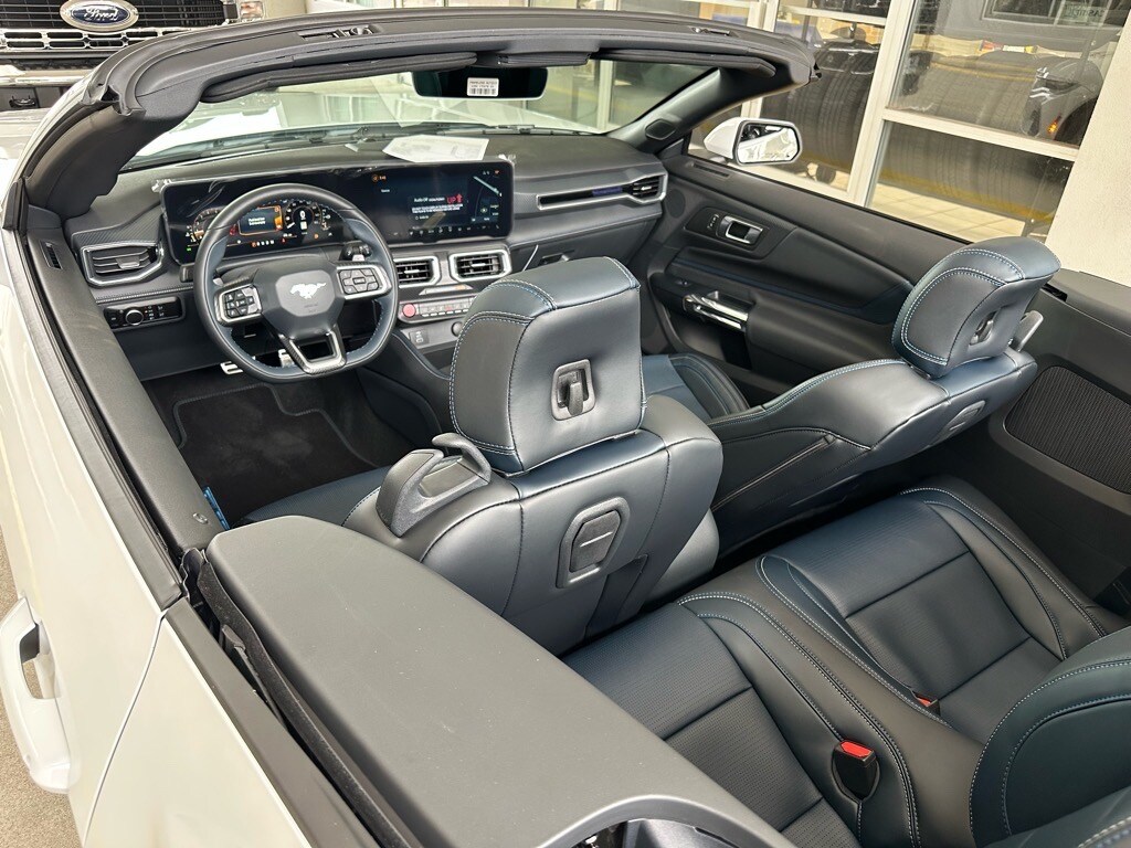2025 Ford Mustang GT Premium Convertible - Photo 26