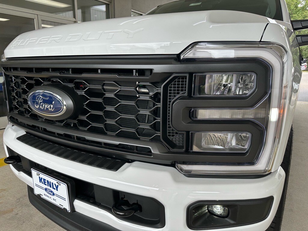 New 2026 Ford F-250 Super Duty XL 4x4 XL Crew Cab 6.8 ft. SB Pickup