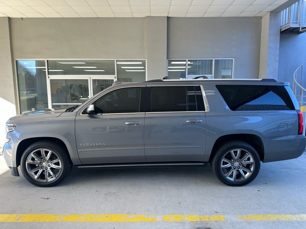 2018 Chevrolet Suburban Premier photo 3