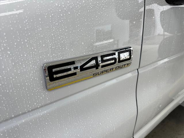 2024 Ford E-450 photo 2