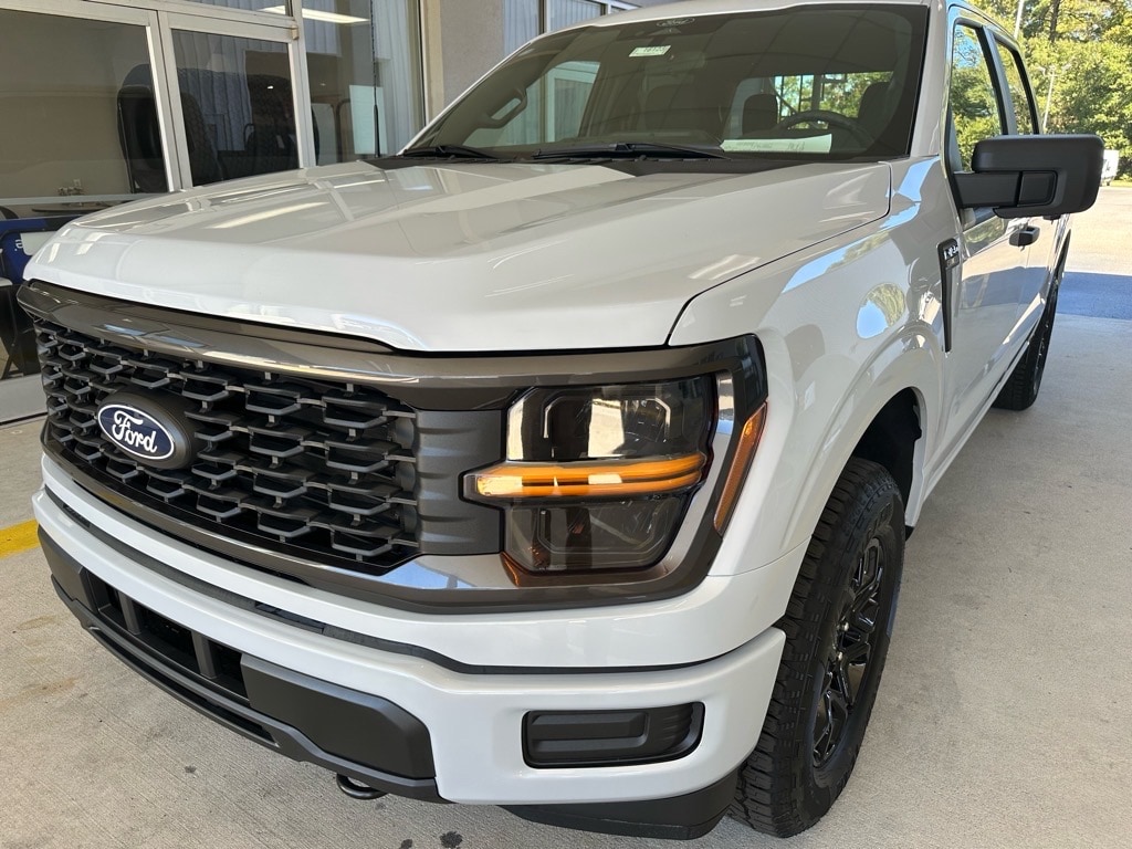 New 2025 Ford F-150 STX 4x4 STX  SuperCrew 5.5 ft. SB
