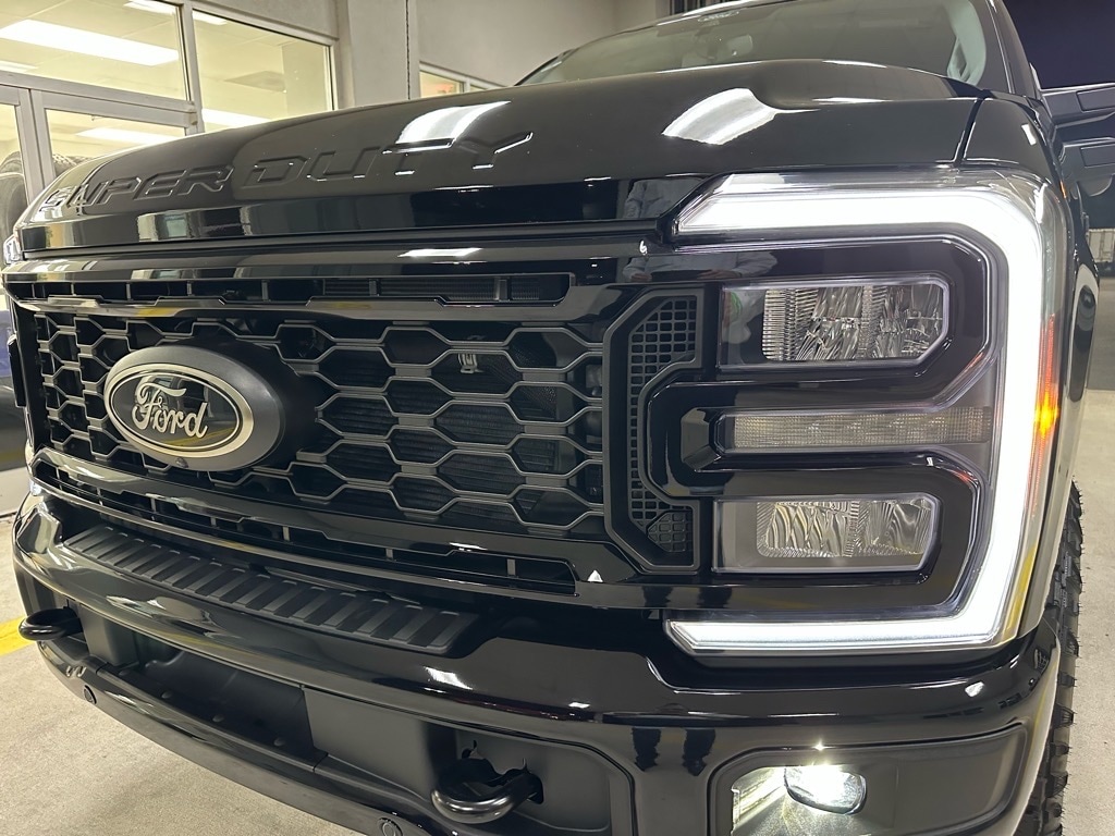 New 2026 Ford F-250 Super Duty Lariat 4x4 Lariat Crew Cab 6.8 ft. SB Pickup