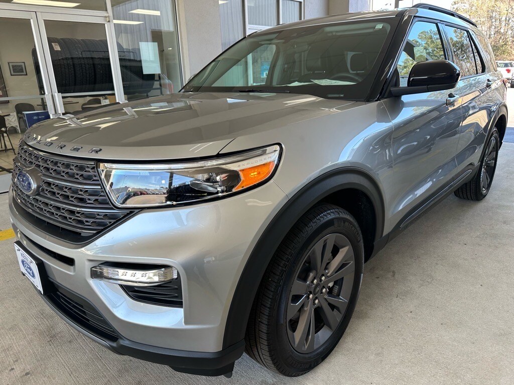 2024 Ford Explorer XLT photo 2