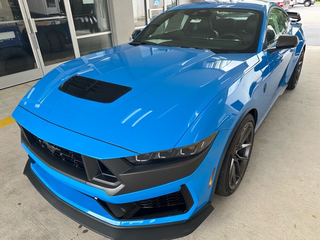 2025 Ford Mustang Dark Horse photo 3