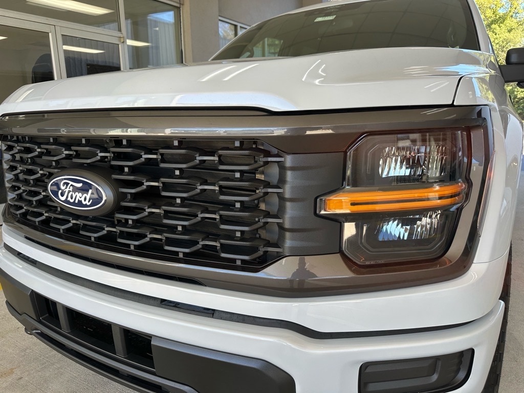 New 2025 Ford F-150 STX 4x4 STX  SuperCrew 5.5 ft. SB