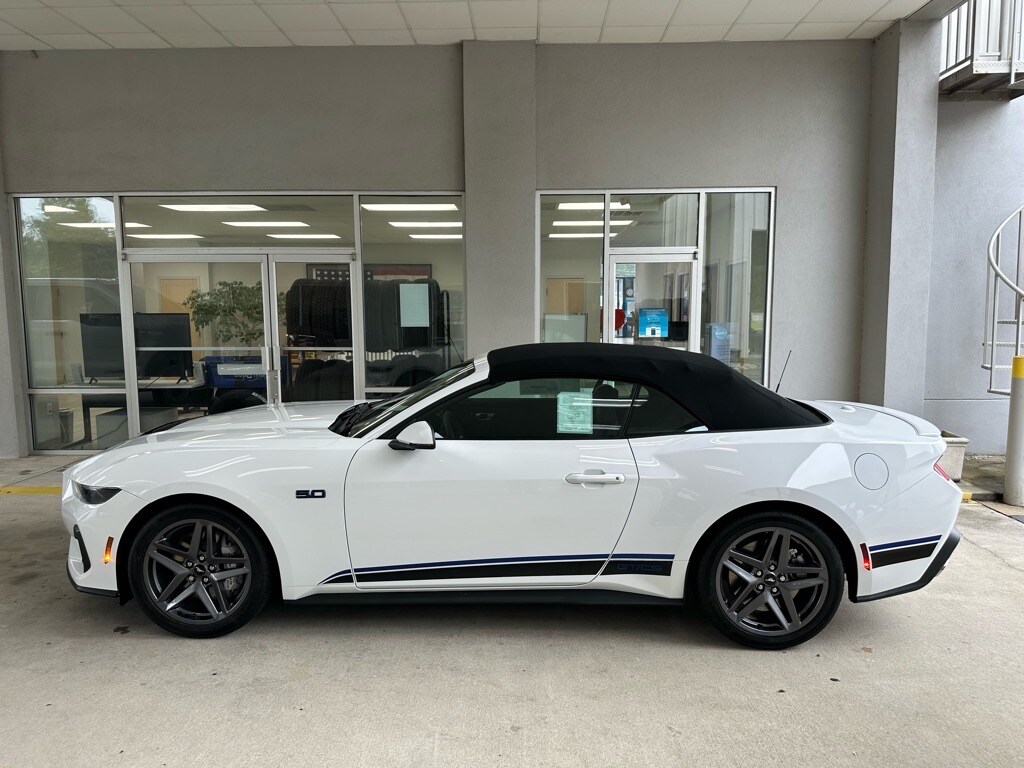 2025 Ford Mustang GT Premium Convertible photo 2