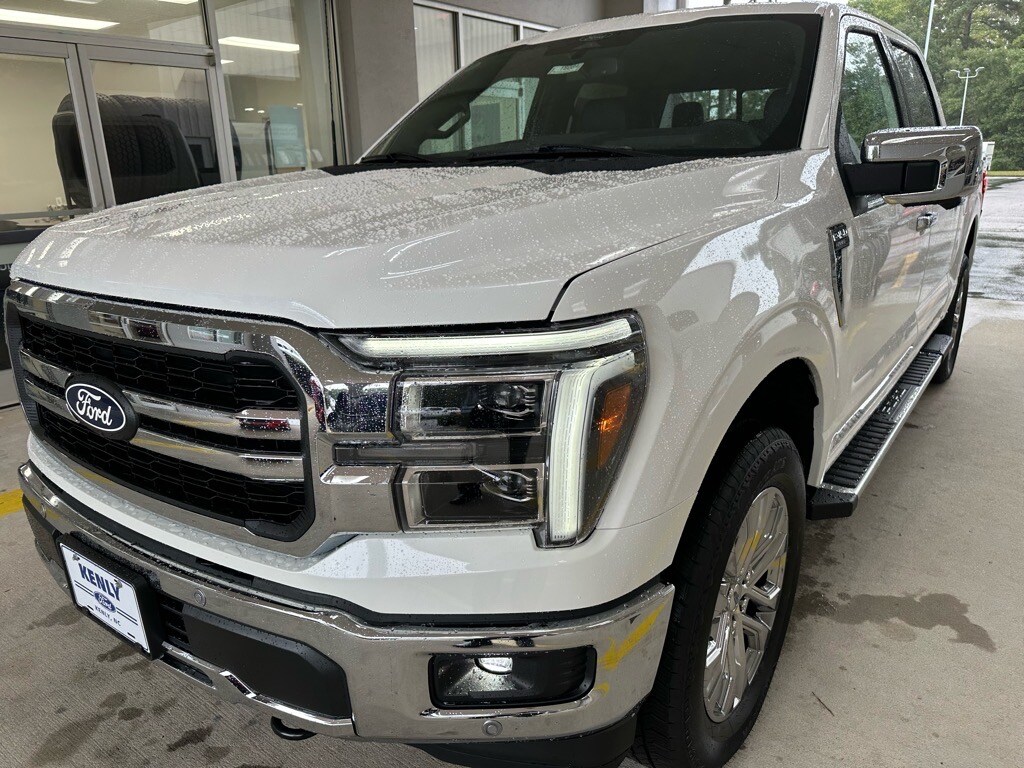 2025 Ford F-150 Lariat photo 2