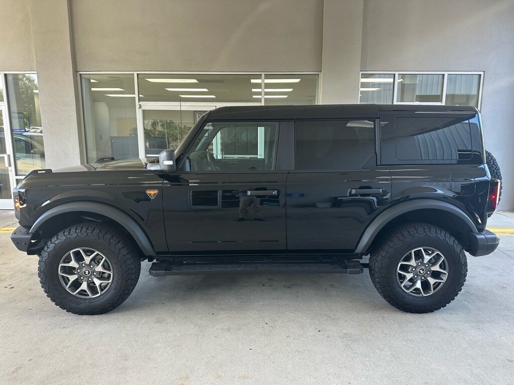 2024 Ford Bronco Badlands photo 2