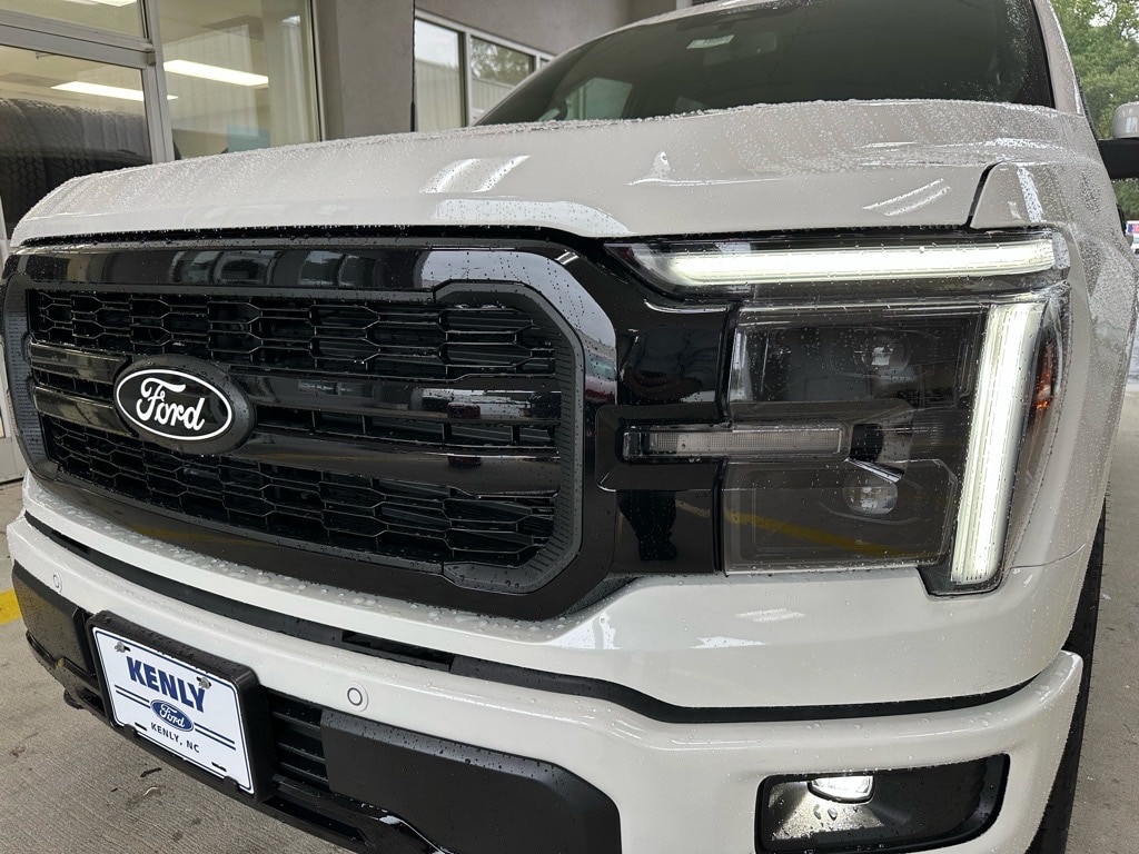 New 2025 Ford F-150 Lariat 4x4 Lariat SuperCrew 5.5 ft. SB