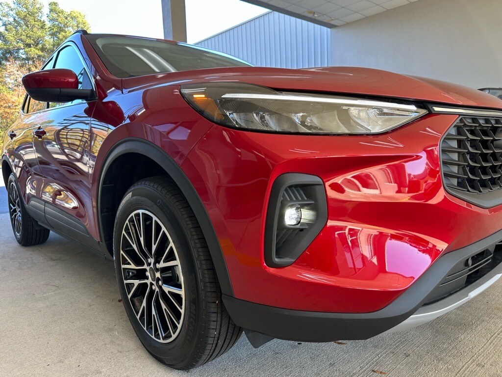 2026 Ford Escape Plug-In Hybrid photo 2