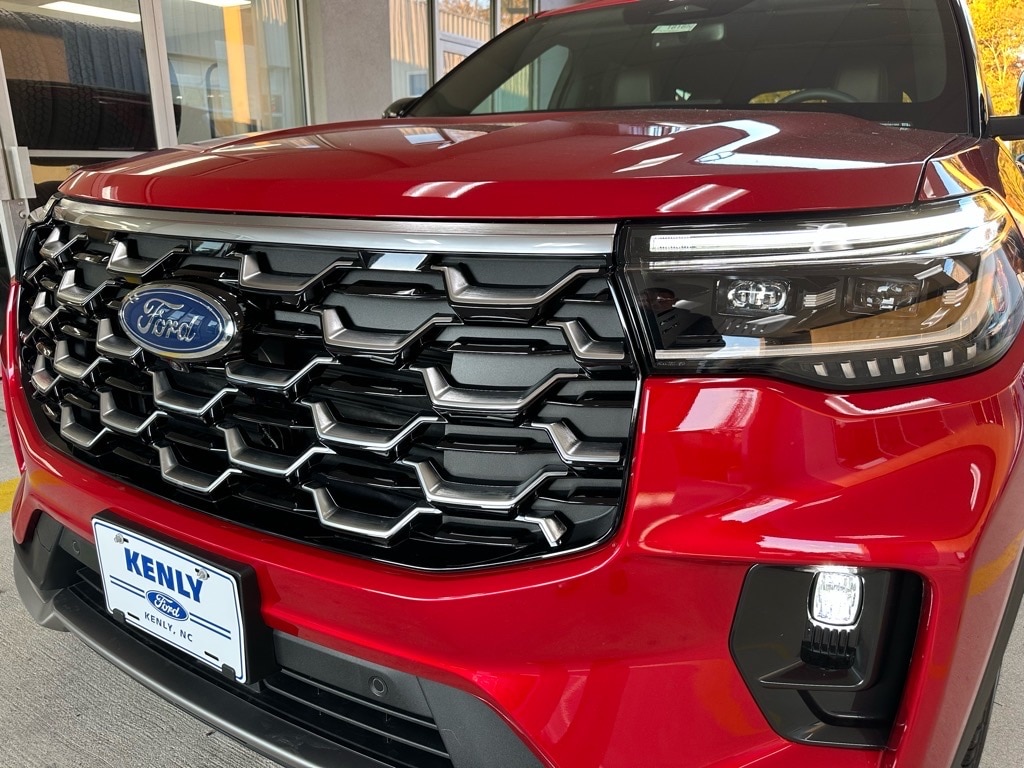 2026 Ford Explorer Platinum's photo